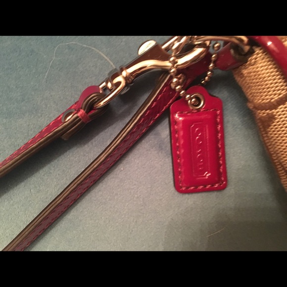 ⭐️Vintage coach wristlet - Picture 3 of 8